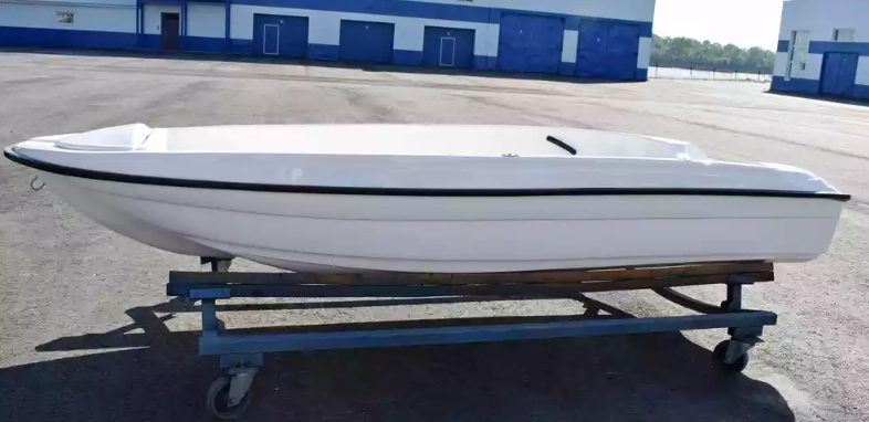 Стеклопластиковая лодка Пингвин (тримаран) в Октябрьском