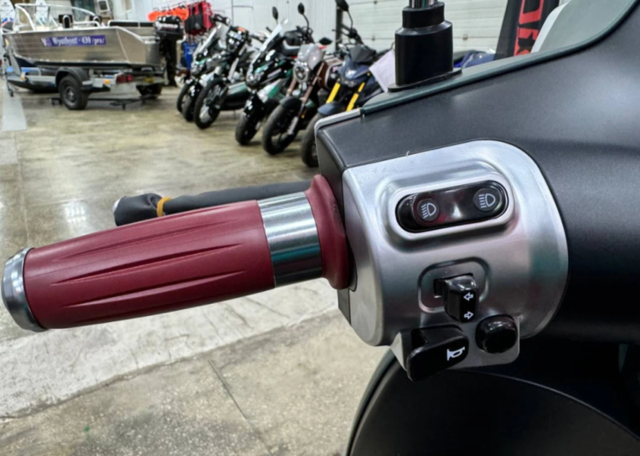 Скутер PROMAX Miami 240 (49) в Октябрьском