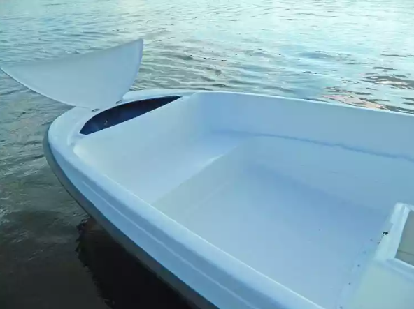 Стеклопластиковая лодка Пингвин с консолью (тримаран) в Октябрьском