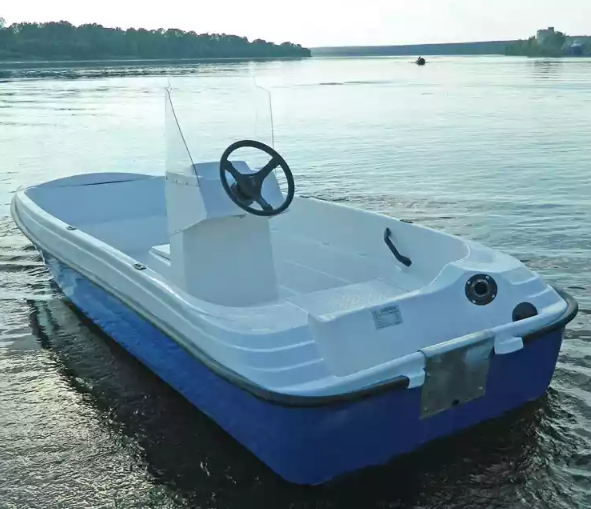 Стеклопластиковая лодка Пингвин с консолью (тримаран) в Октябрьском