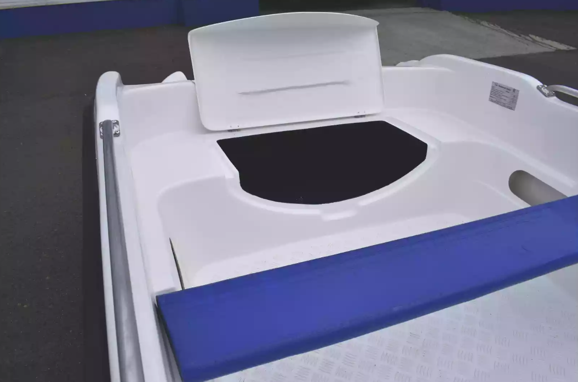 Стеклопластиковая лодка Пингвин New (тримаран) в Октябрьском