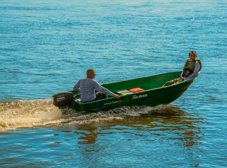 Стеклопластиковая лодка Neman-340 (тримаран) в Октябрьском