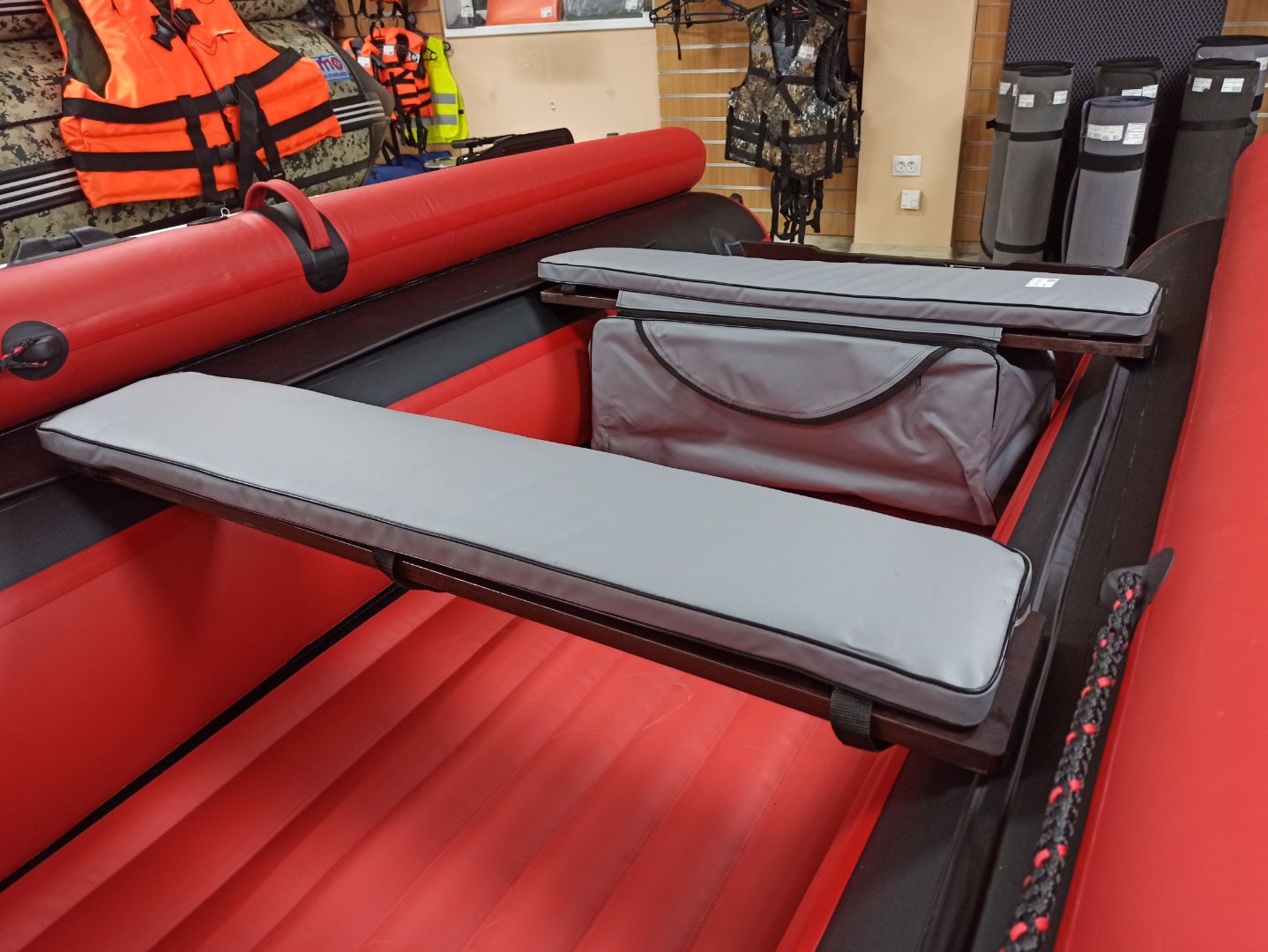 КОМПЛЕКТ МЯГКИХ НАКЛАДОК С СУМКОЙ ДЛЯ ЛОДОК 90Х20 СЕРЫЙ в Октябрьском