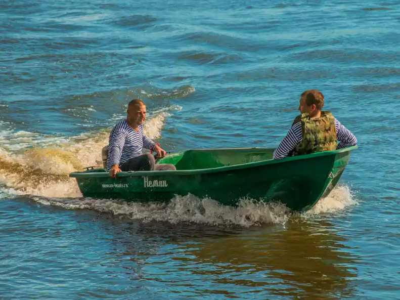 Стеклопластиковая лодка Neman-340 (тримаран) в Октябрьском