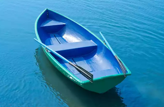 Стеклопластиковая лодка Дельфин в Октябрьском