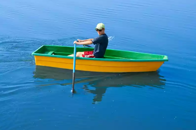 Стеклопластиковая лодка Малютка в Октябрьском