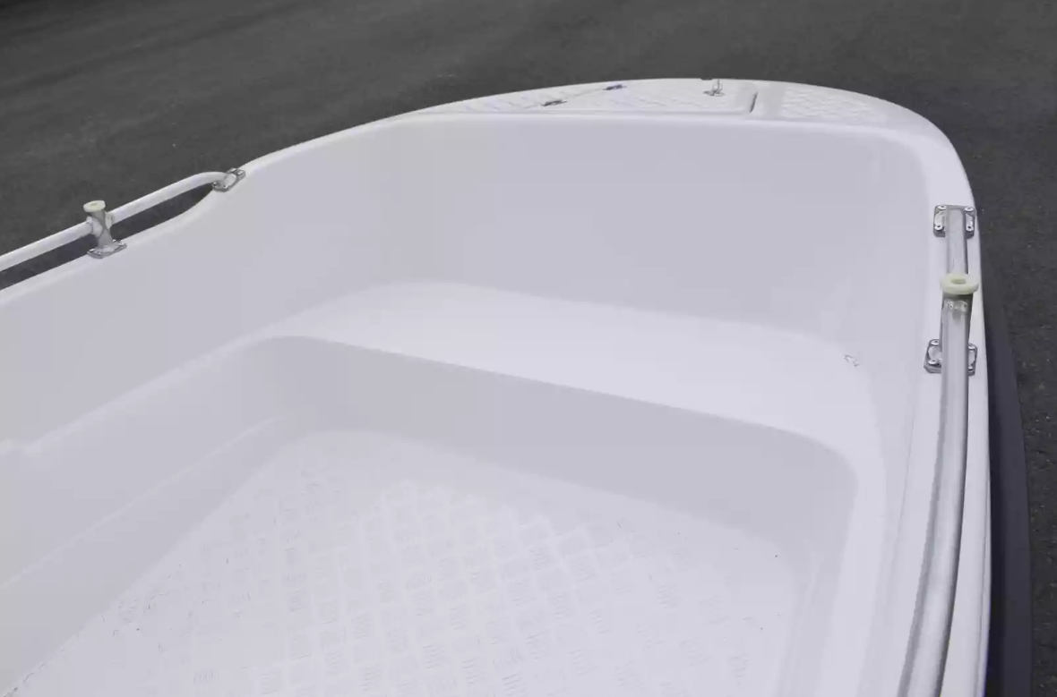 Стеклопластиковая лодка Пингвин New (тримаран) в Октябрьском