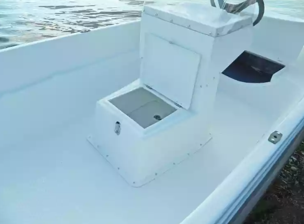 Стеклопластиковая лодка Пингвин с консолью (тримаран) в Октябрьском