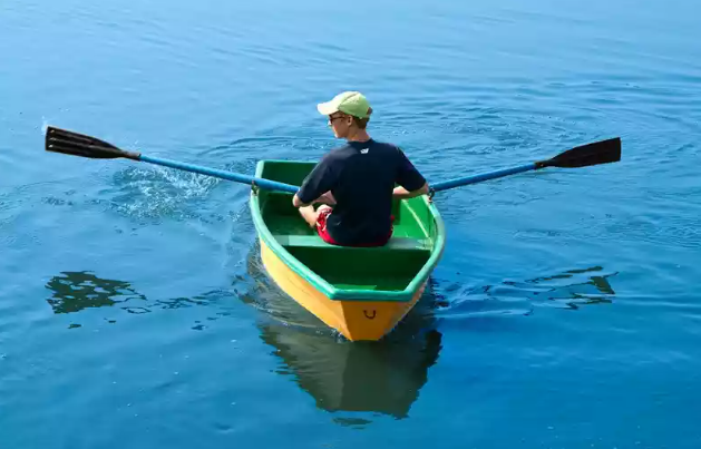Стеклопластиковая лодка Малютка в Октябрьском