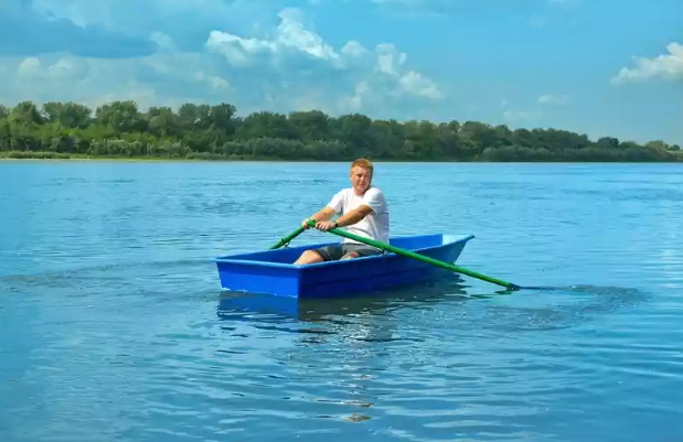 Стеклопластиковая лодка Малютка в Октябрьском