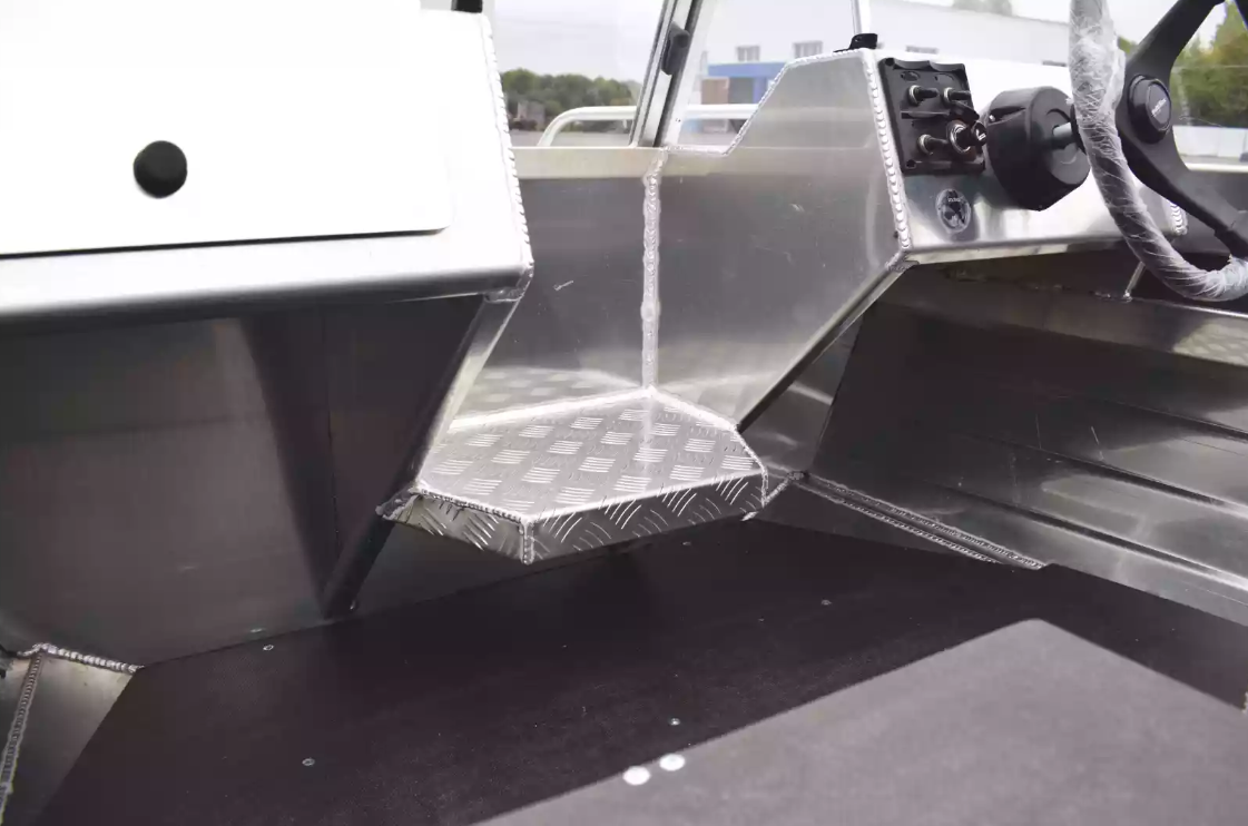 Алюминиевая лодка  Neman-400 PRO в Октябрьском