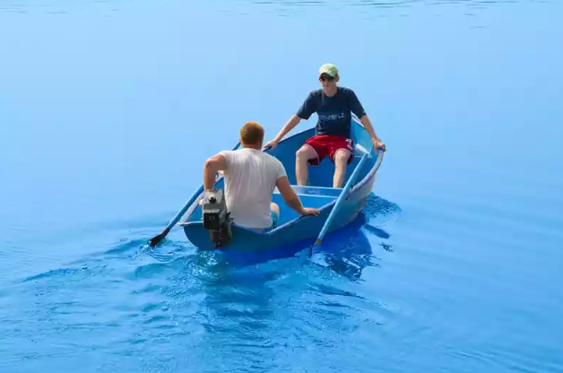 Стеклопластиковая лодка Омуль в Октябрьском