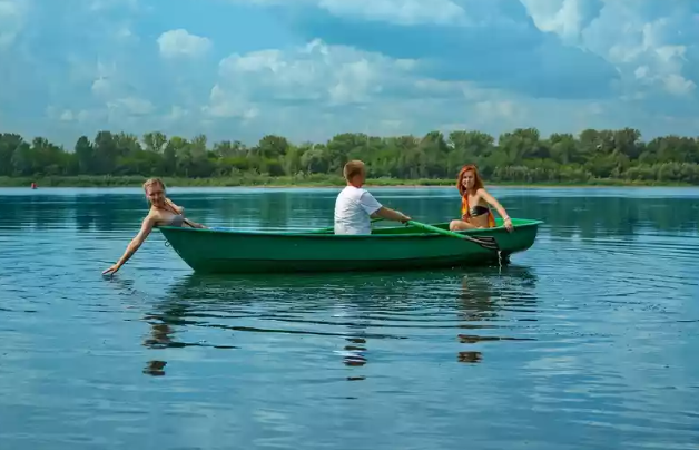 Стеклопластиковая Лодка Голавль в Октябрьском