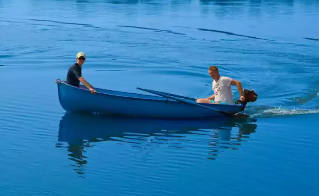 Стеклопластиковая лодка Омуль в Октябрьском