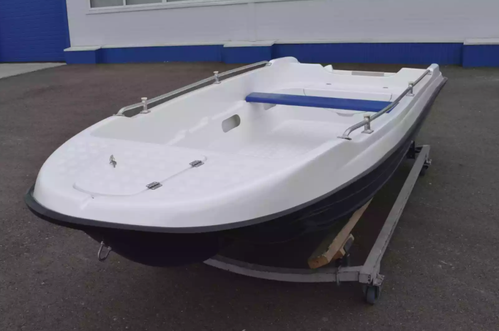 Стеклопластиковая лодка Пингвин New (тримаран) в Октябрьском