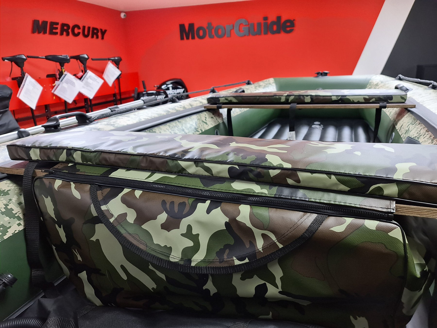 КОМПЛЕКТ МЯГКИХ НАКЛАДОК С СУМКОЙ ДЛЯ ЛОДОК 105Х20 КАМУФЛЯЖ в Октябрьском