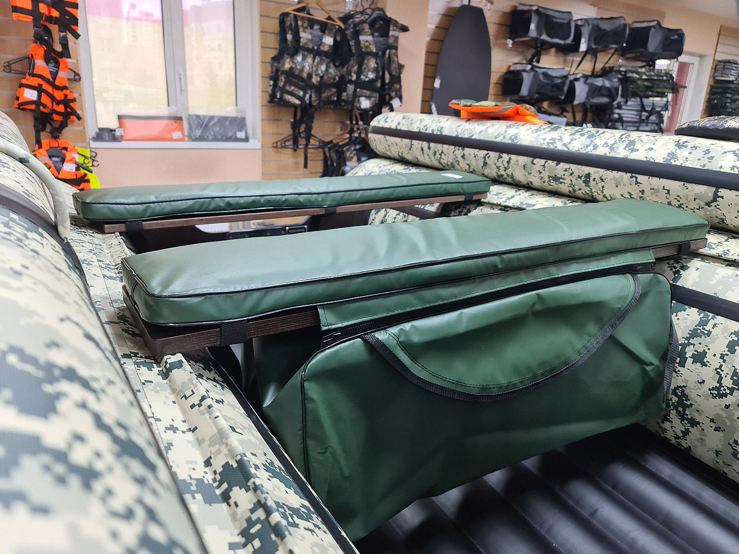 КОМПЛЕКТ МЯГКИХ НАКЛАДОК С СУМКОЙ ДЛЯ ЛОДОК 80Х20 ЗЕЛЕНЫЙ в Октябрьском